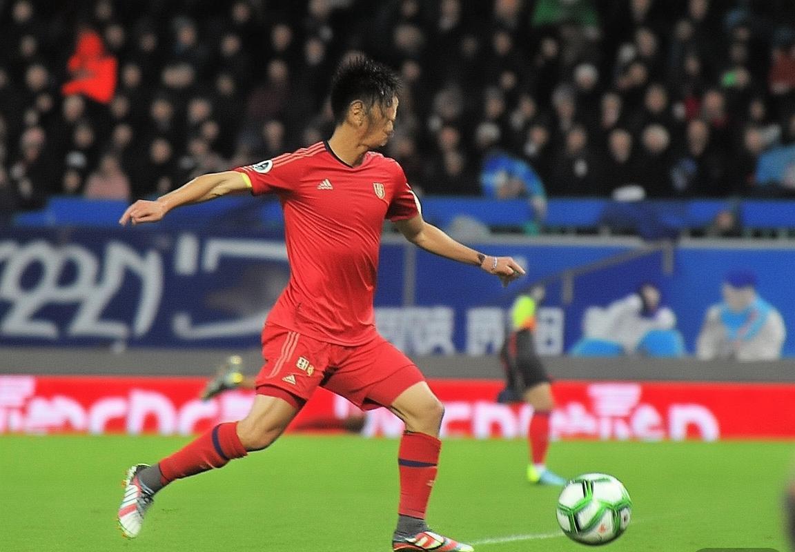 曼城伊蒂哈德球场3-0完胜，福登传射建功，英超争冠压力甩给阿森纳